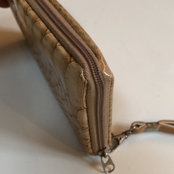 ⭐️Host Pick⭐️ - Small wrist wallet - Picture 14 of 16